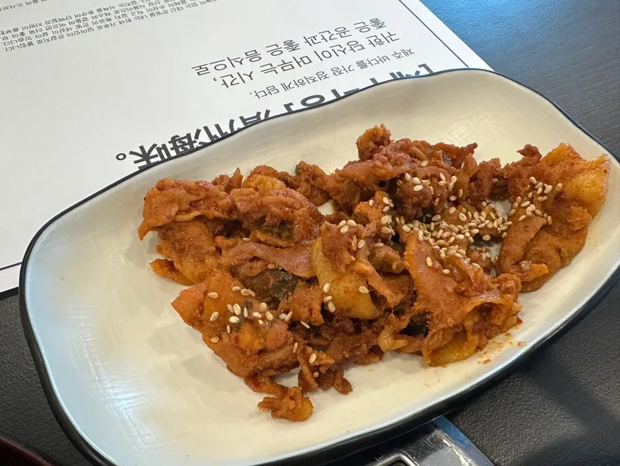 테이블 간격이 넓은 제주바당 홀 좌석