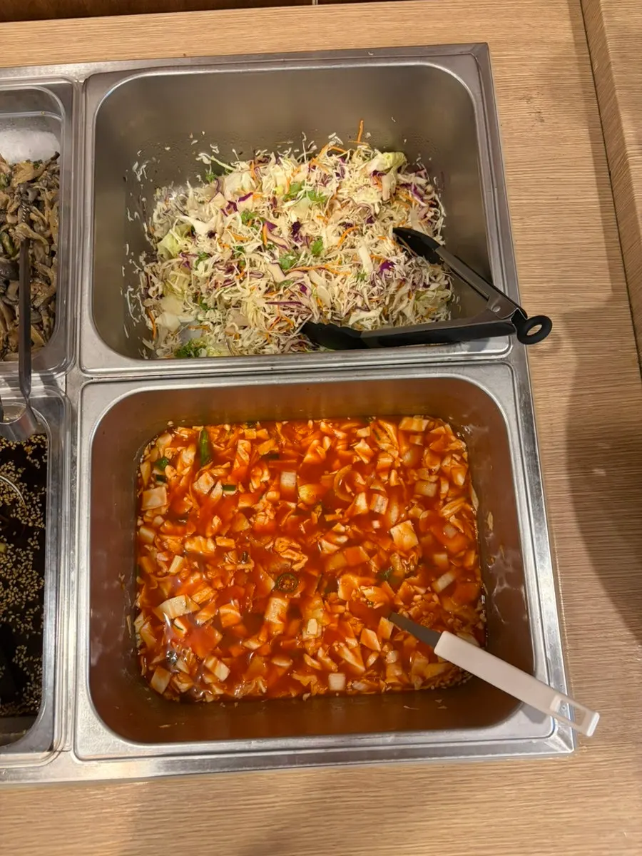 셀프바 김치와 나물 반찬