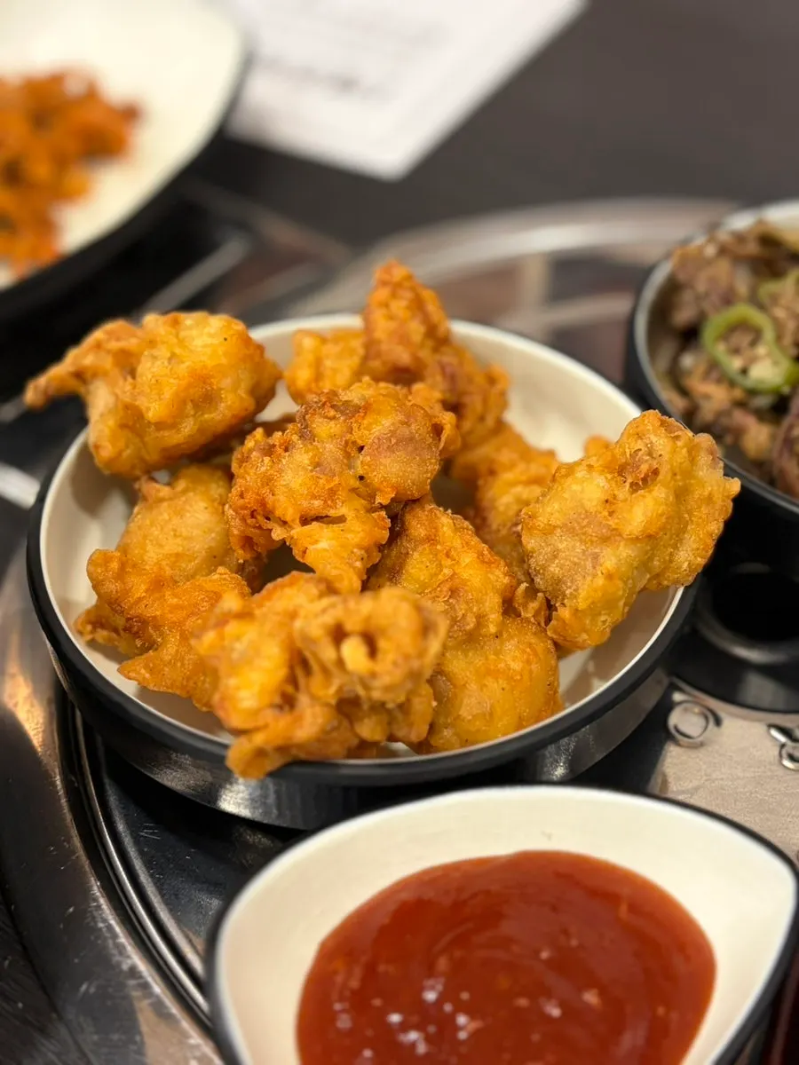 세 번이나 가져다 먹은 셀프바 치킨