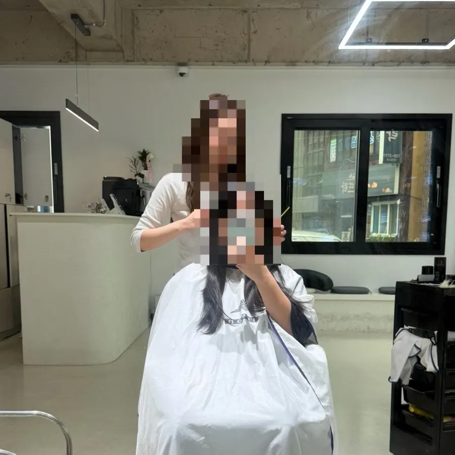 모발 상태 확인과 상담 장면
