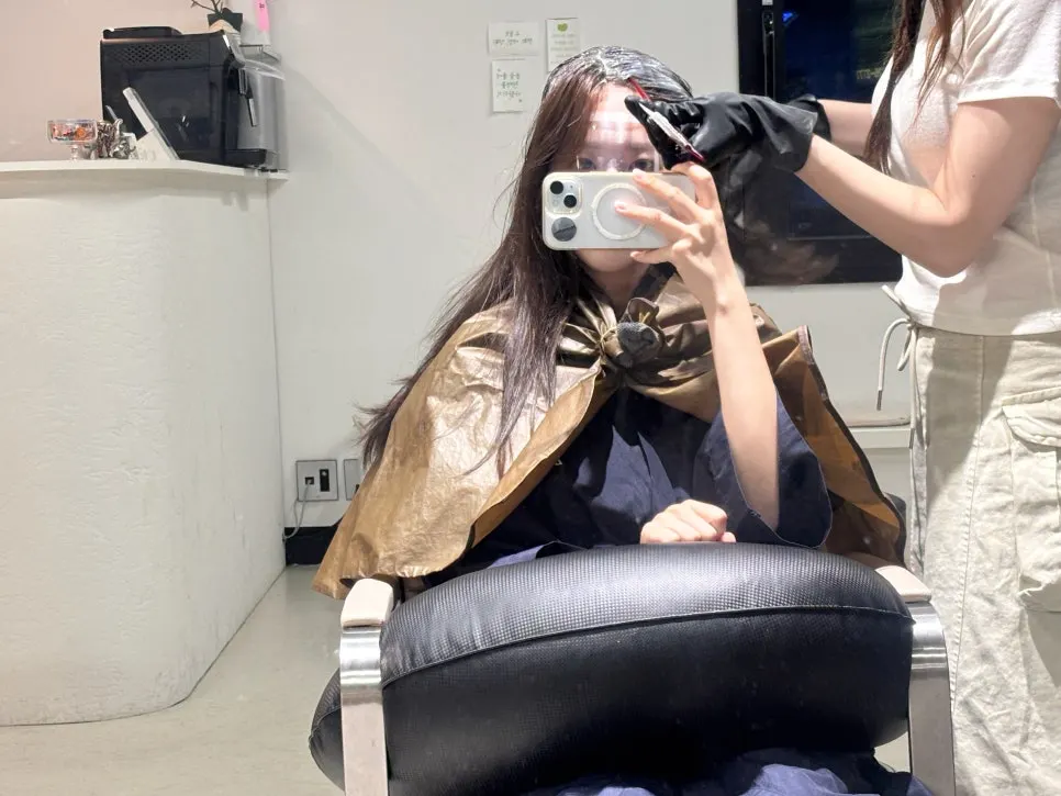 Applying the dye during the treatment process