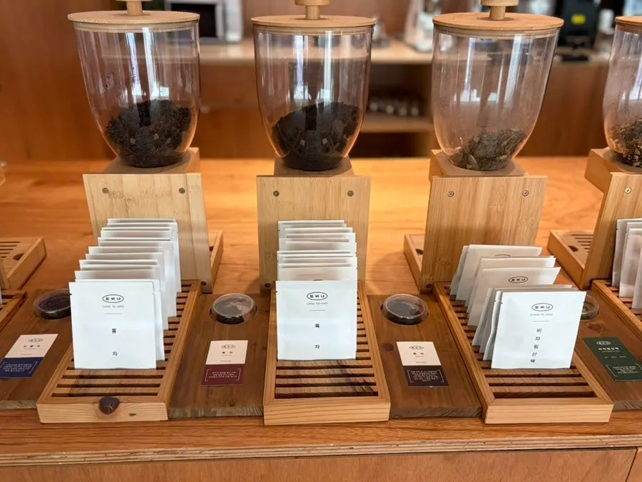 Leaf tea available hot or iced