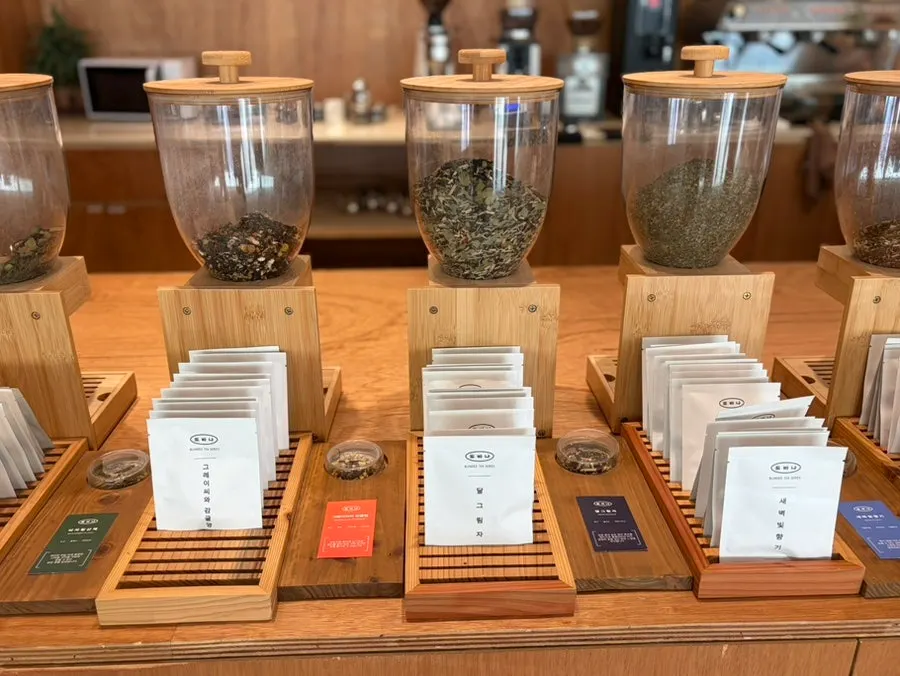 Tea house with many tea varieties to choose from