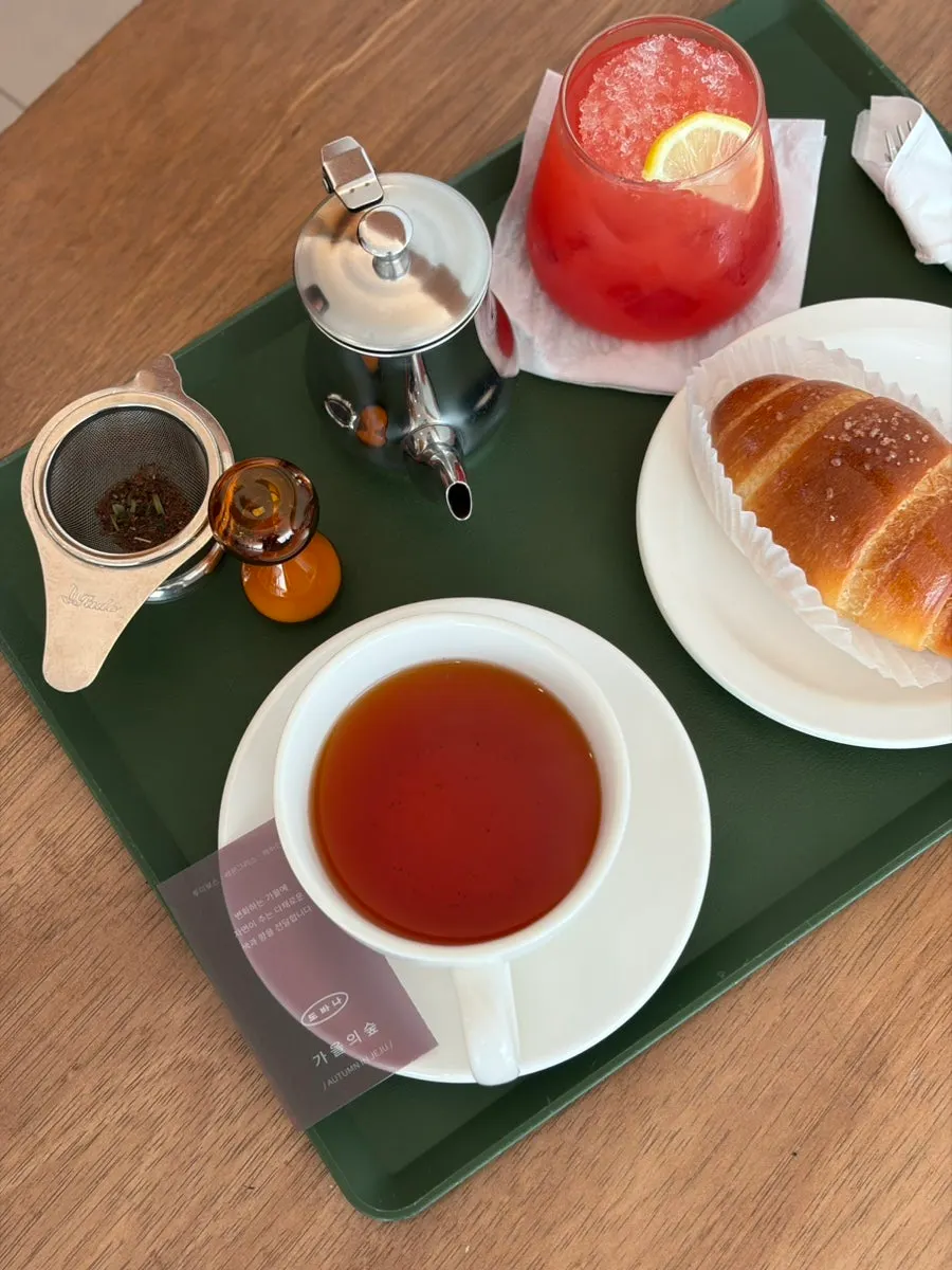 Sweet and nutty Autumn Forest leaf tea