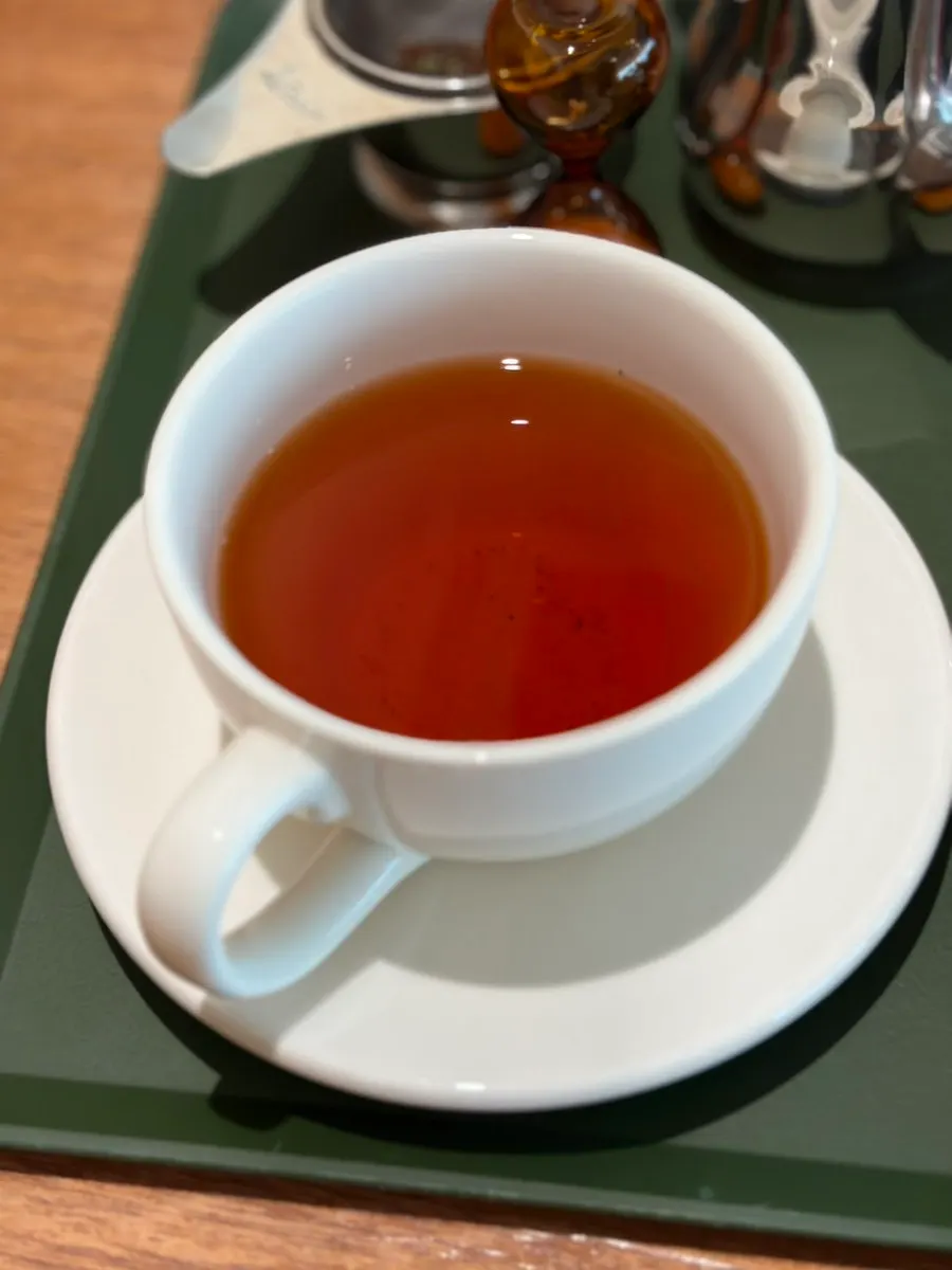 Jeju café near the airport: leaf tea refills and grapefruit tea, Dobana