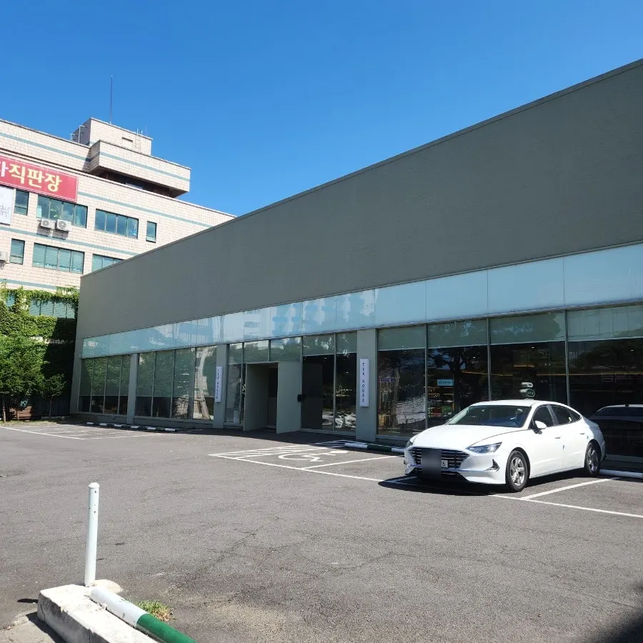 Exterior of Dobana tea house on Seosa-ro, Jeju City