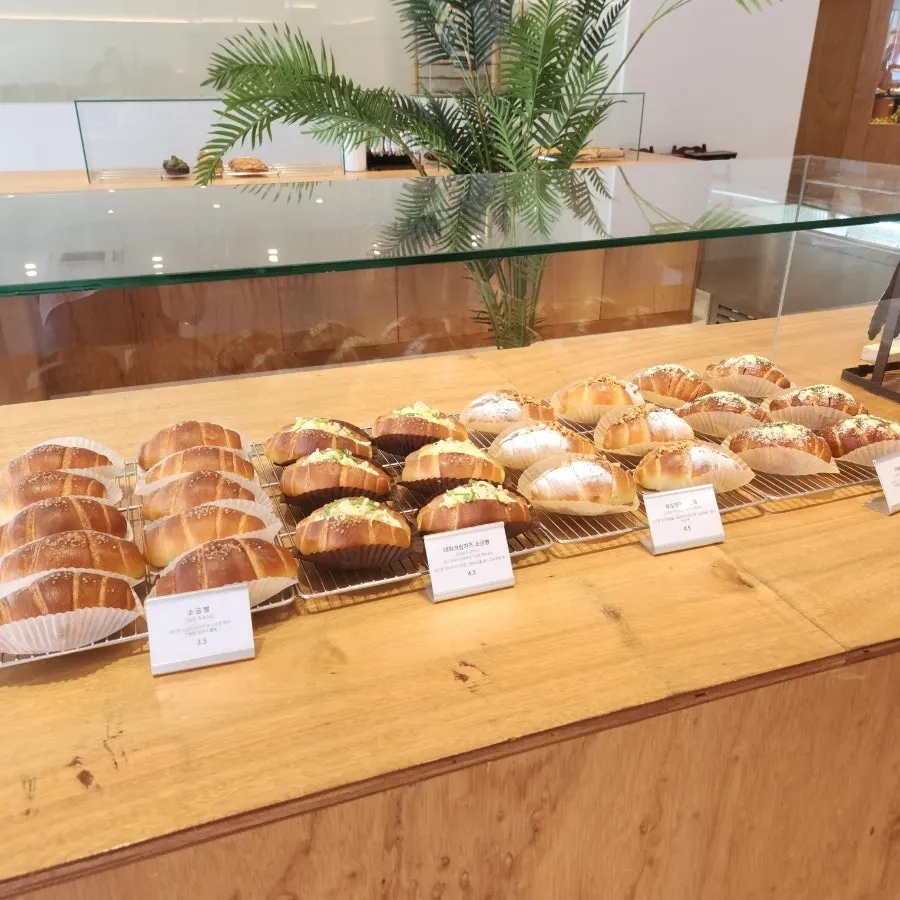 Dobana bakery showcase