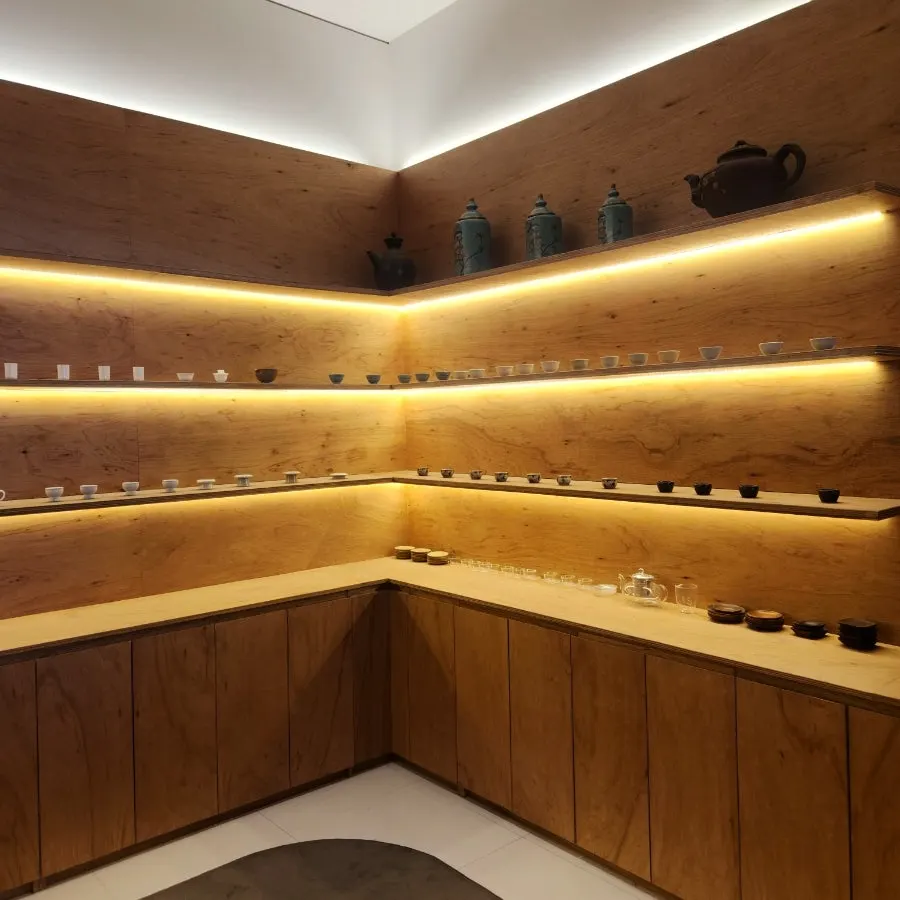 Teacup display area at Dobana