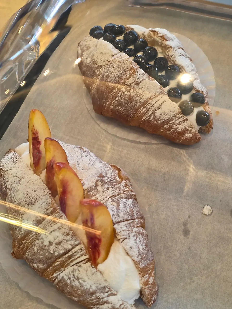 Shine muscat cream fruit croissant