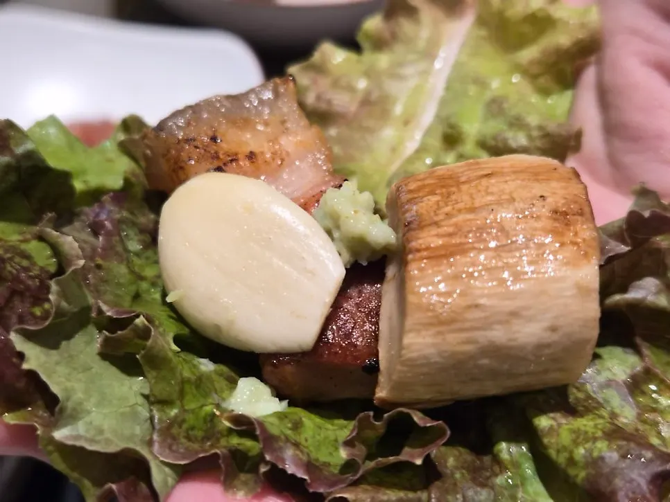 Meat paired with mountain garlic leaves and wasabi