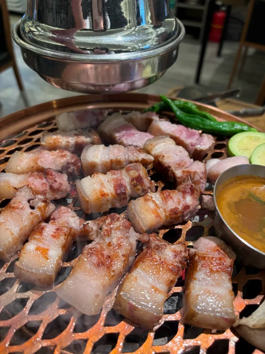 4면을 구워 잘라준 오겹살