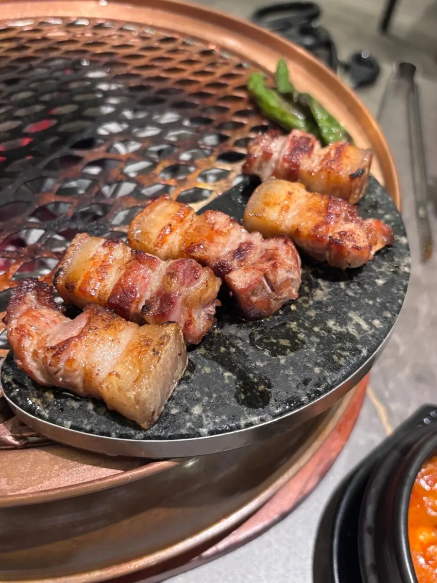 알맞게 익은 흑돼지 오겹살