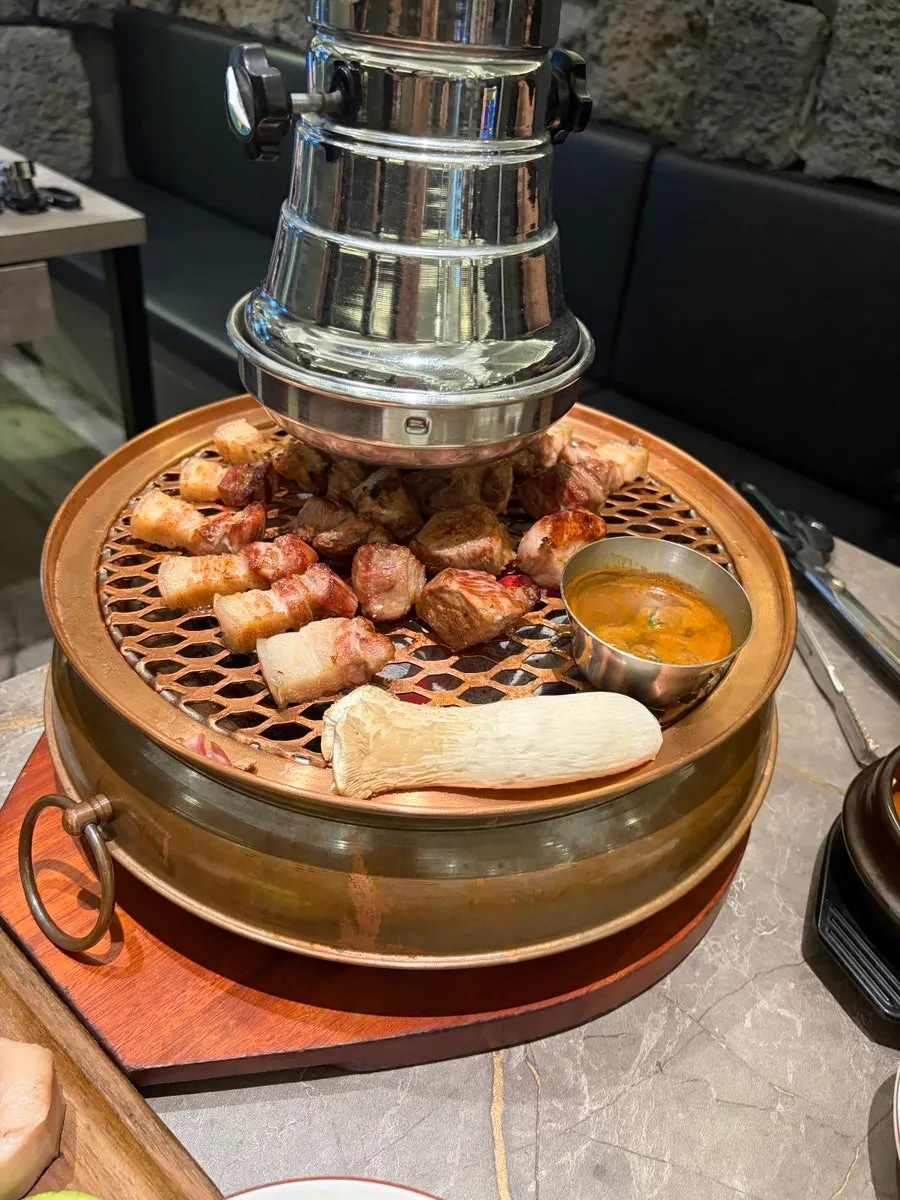 직원이 구워주는 흑돼지 불판