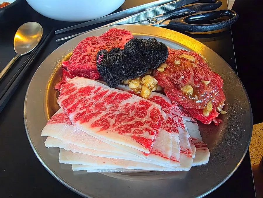 숯불에 구워지는 마농갈비살