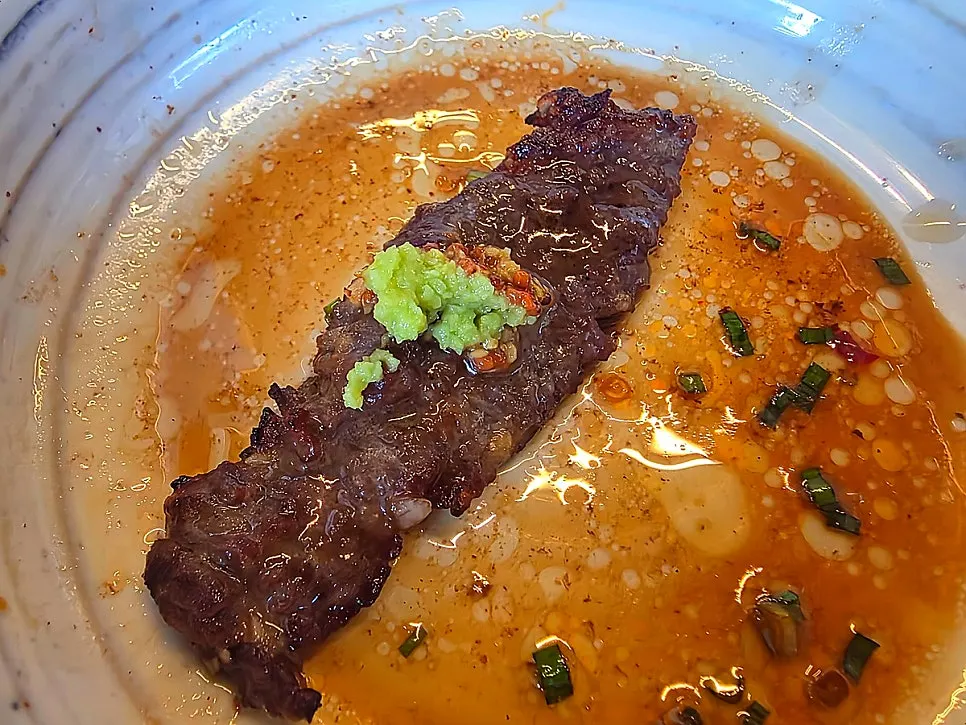 육즙이 남게 구운 한우갈비살