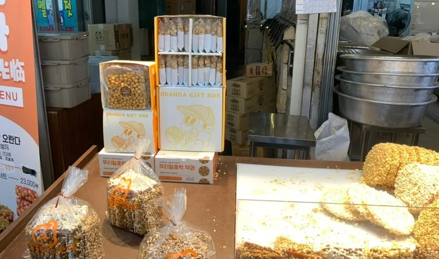 Shop entrance with rice-syrup aroma and oranda on display