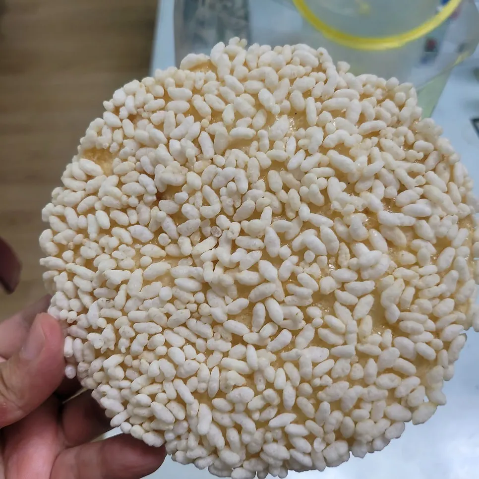 Baekmi-gwajul densely coated in white puffed rice