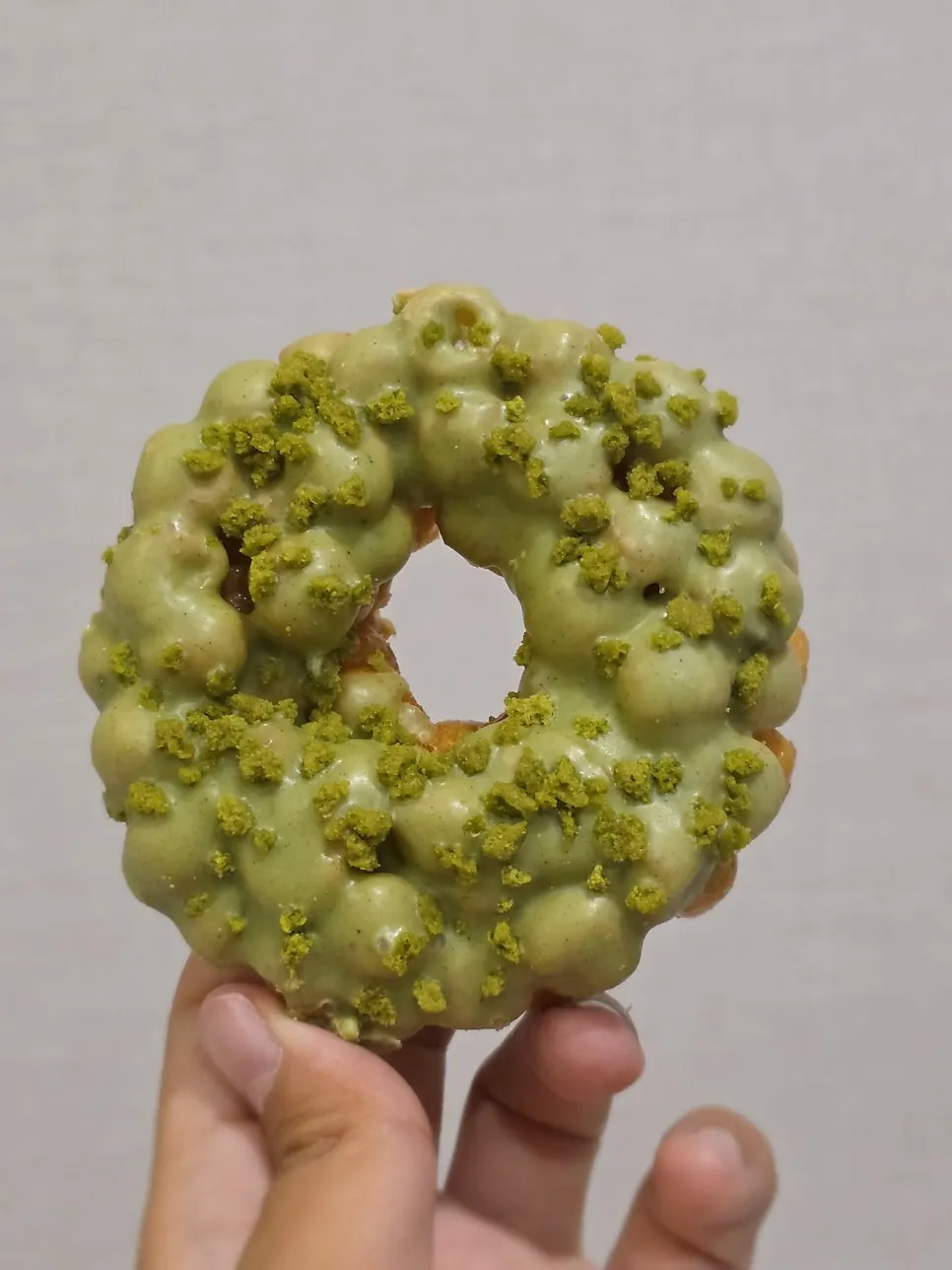 Donut oranda coated in green tea topping