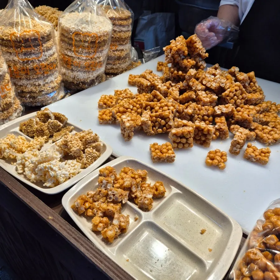 Sample oranda laid out for tasting at Cheongchuni Oranda