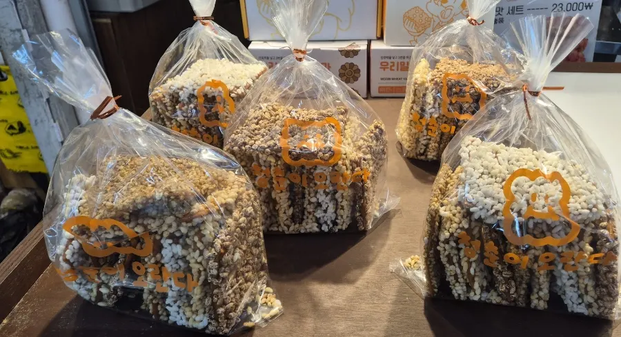 Productos en formato de gran tamaño apilados en la tienda