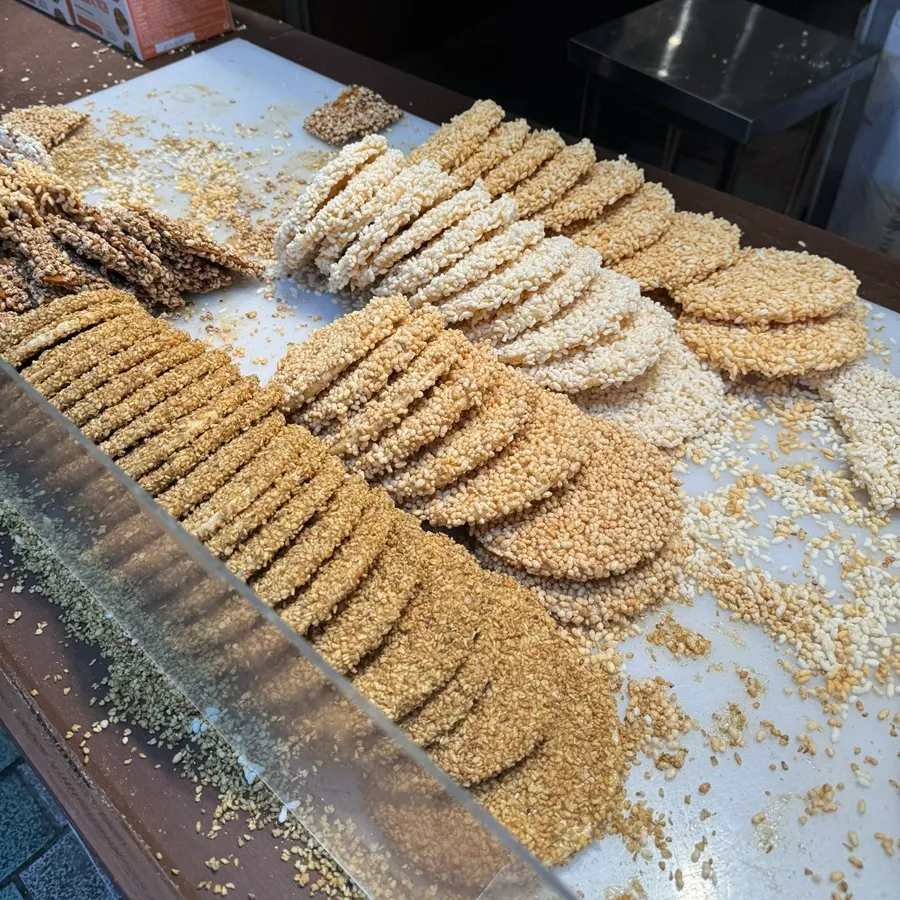 알록달록한 토핑이 올라간 도넛 오란다
