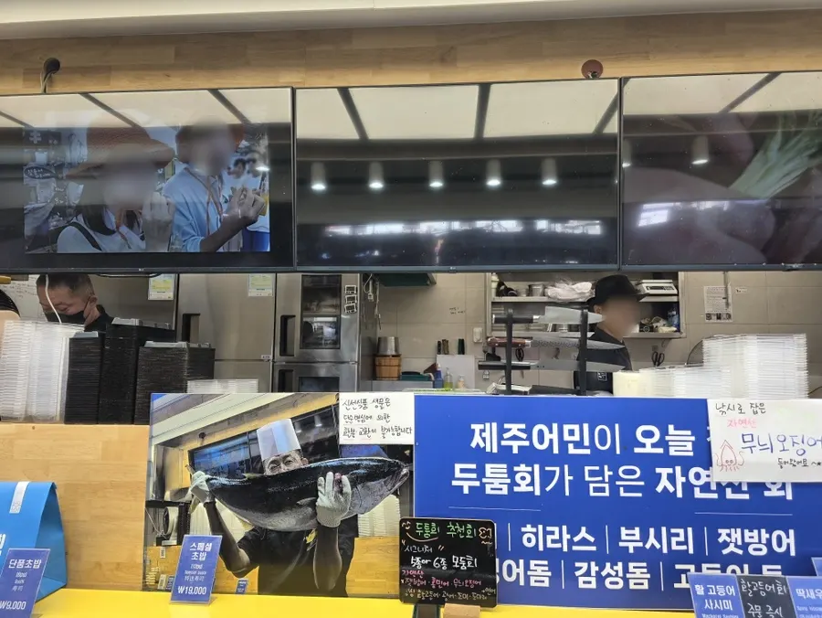 东门市场里侧斗通会店门口景象