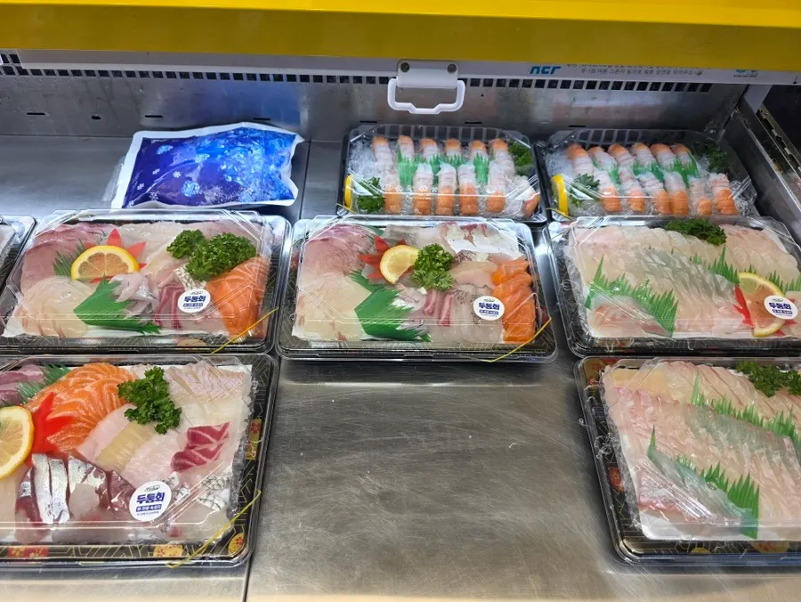 展示柜里摆放的济州甜虾