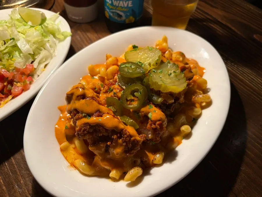 치킨이 올라간 딕시스 맥앤치킨보울