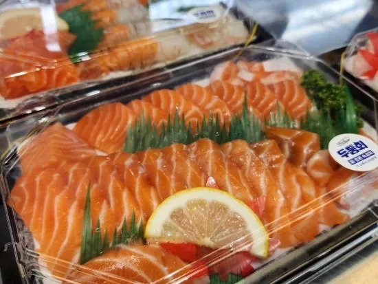 Packaged sweet shrimp sashimi product