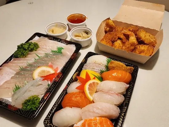 Sashimi packed inside the cooler bag