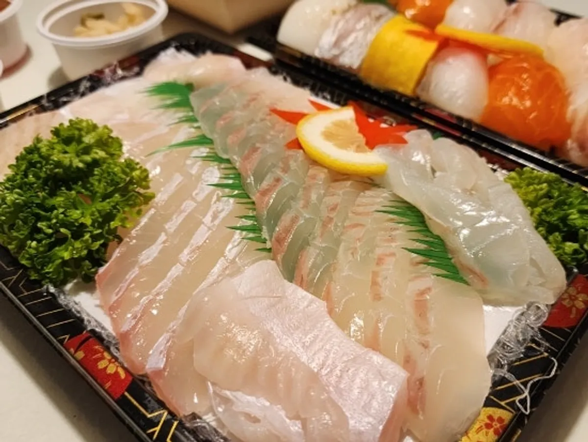 A plate of thickly sliced flatfish sashimi