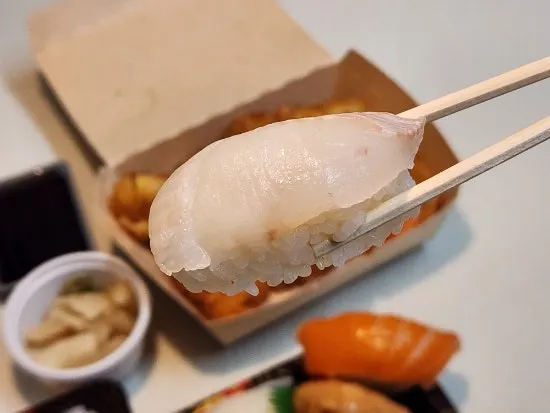 Flatfish sashimi eaten together with baek-kimchi
