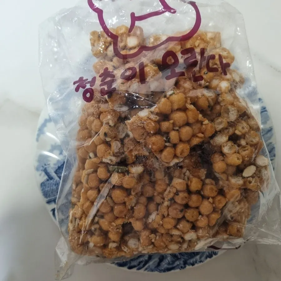 견과오란다와 과즐을 함께 담은 모습