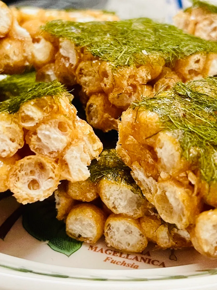 A piece of soft-textured gamtae oranda