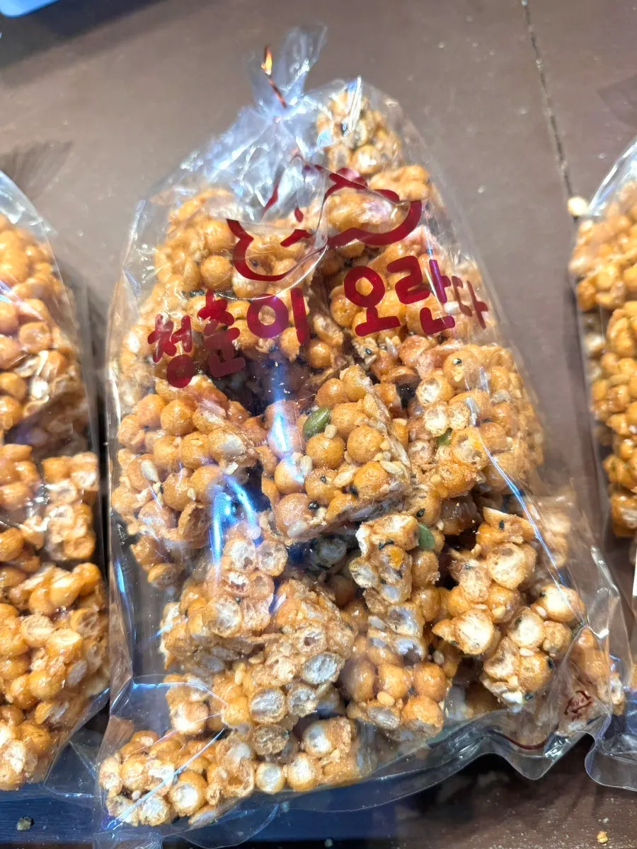 Packaged buckwheat gwajul and steamed rice gwajul