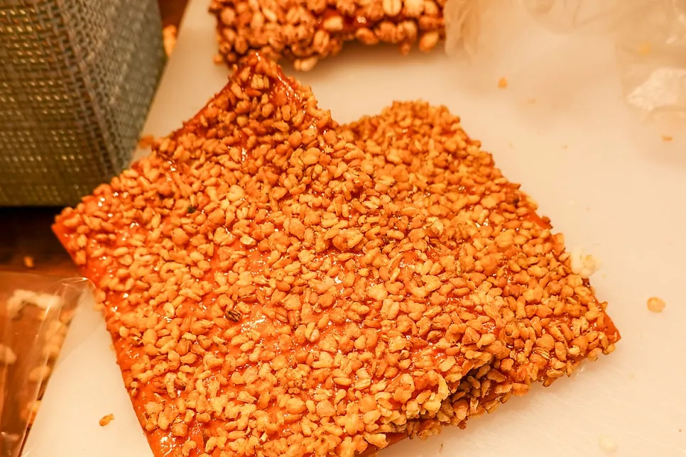 Gwajul gạo phồng hương yuzu được bày bán