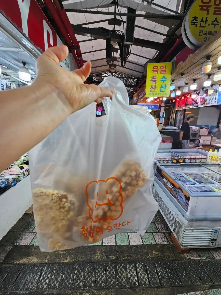 Souvenir corner at Cheongchuni Oranda in Dongmun Market