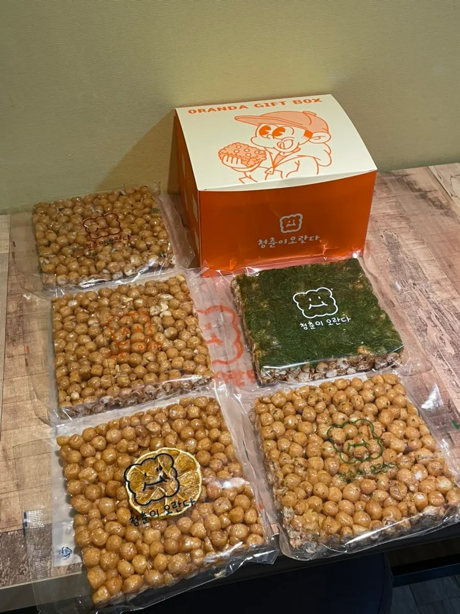 Contents of the oranda box after opening