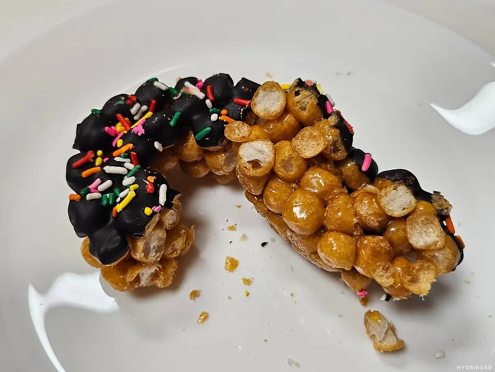 Donut oranda topped with chocolate