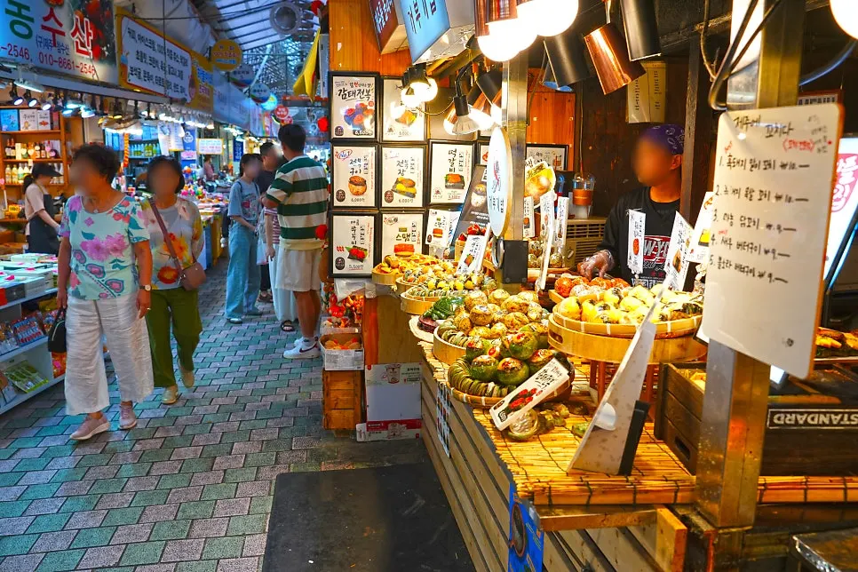 Stall selling Jeju rice cakes made with hwangchil