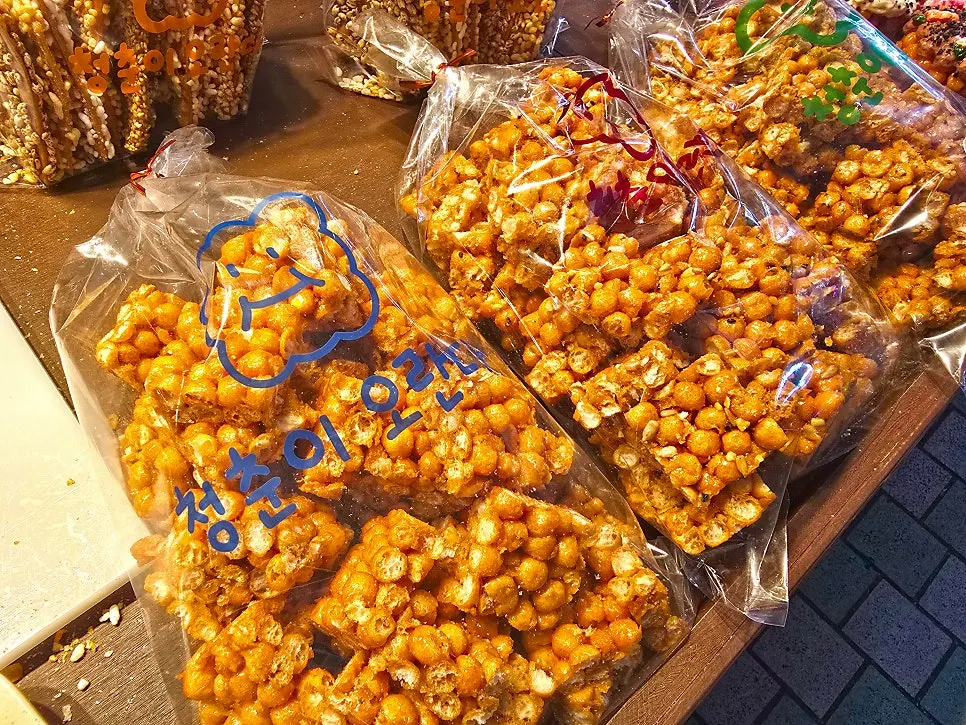 Value bag of oranda priced around ₩10,000