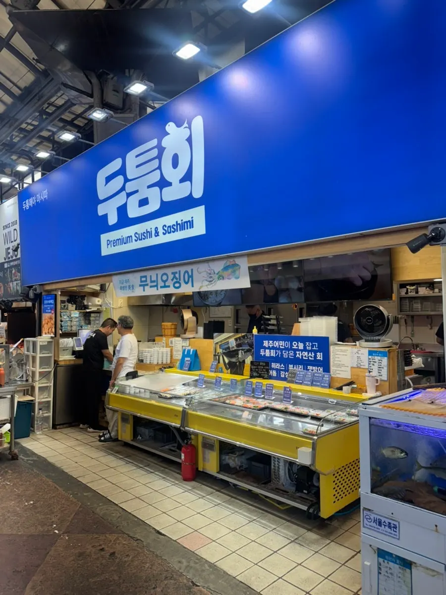 동문야시장 8번 게이트 주변 풍경