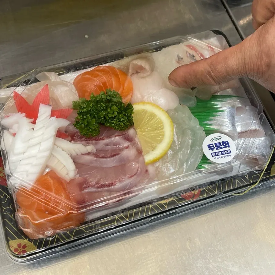 Assorted sashimi platter takeaway