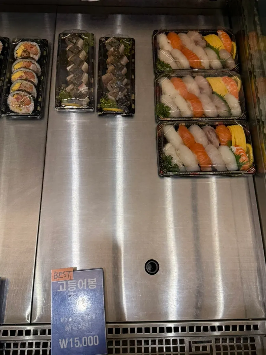 Quầy sushi và futomaki của Dutumhoe