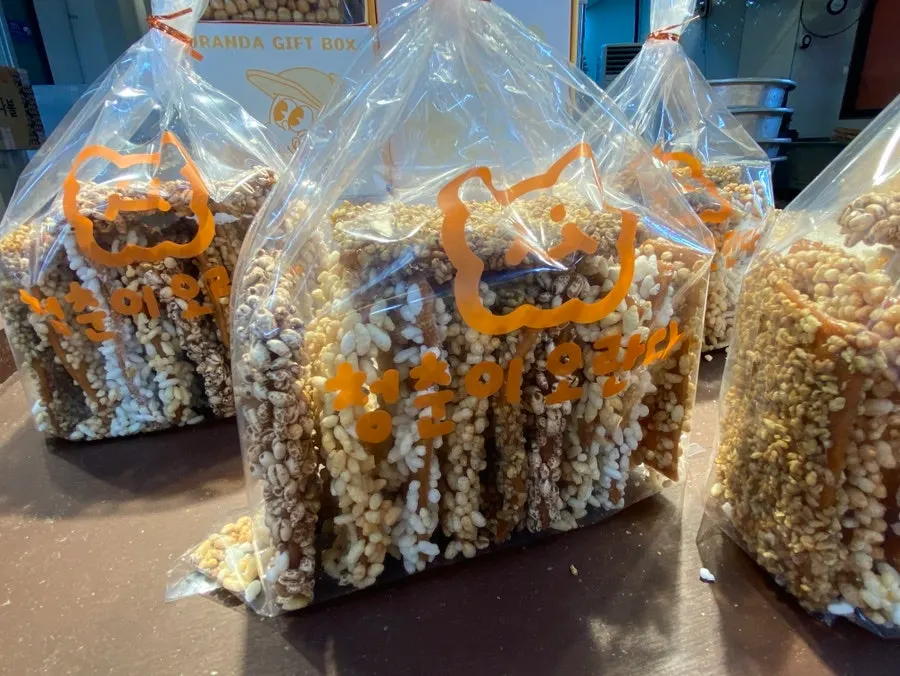 Sampling table with white rice, brown rice, buckwheat, and steamed rice gwajul