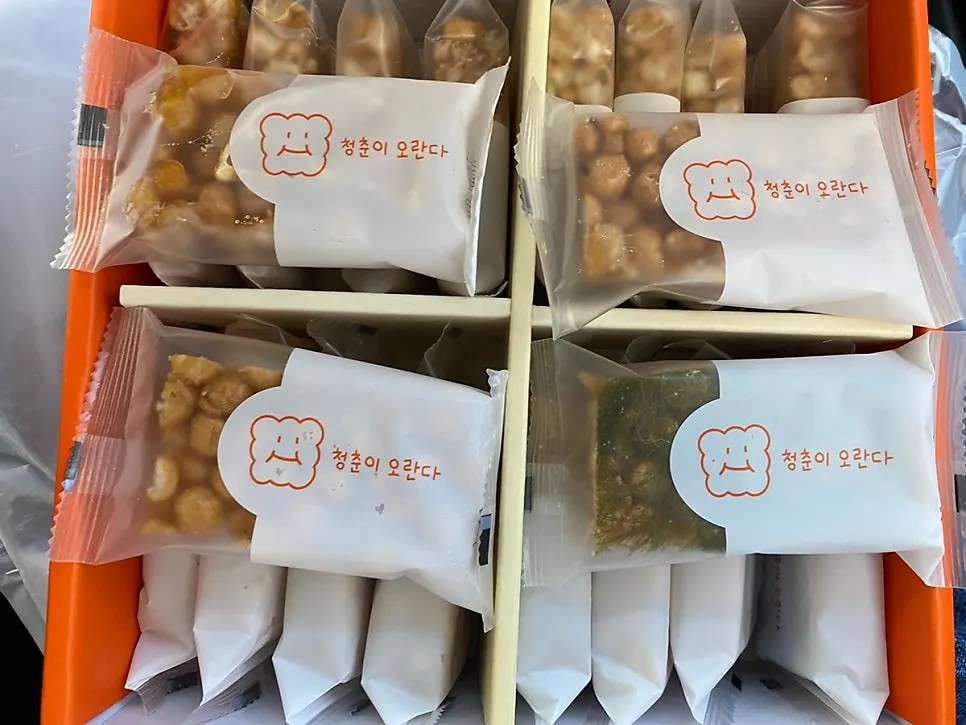 Inside of the gift set packed with four oranda flavors