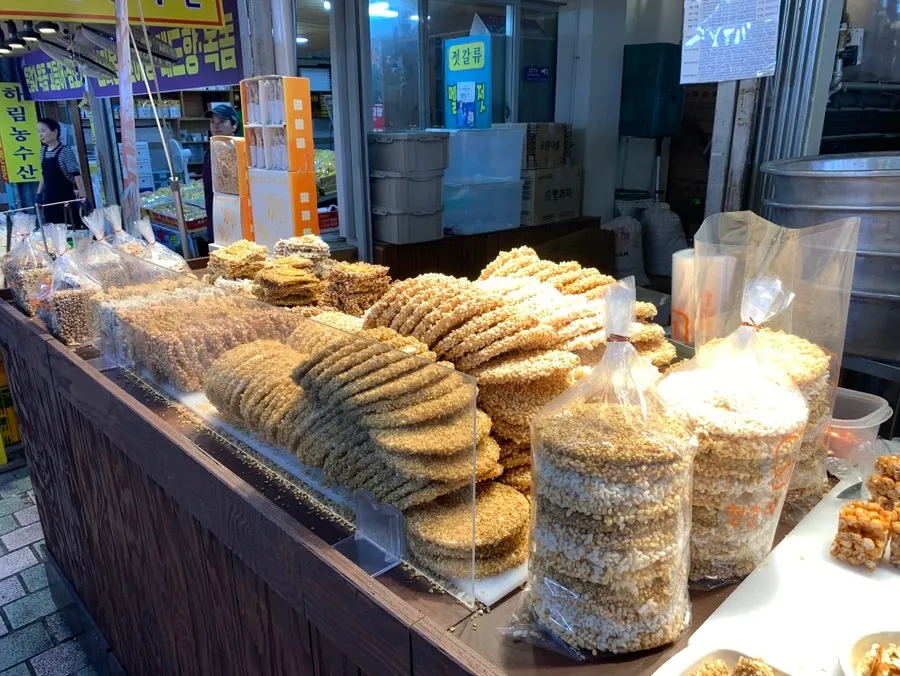 Donut-shaped oranda in many flavors