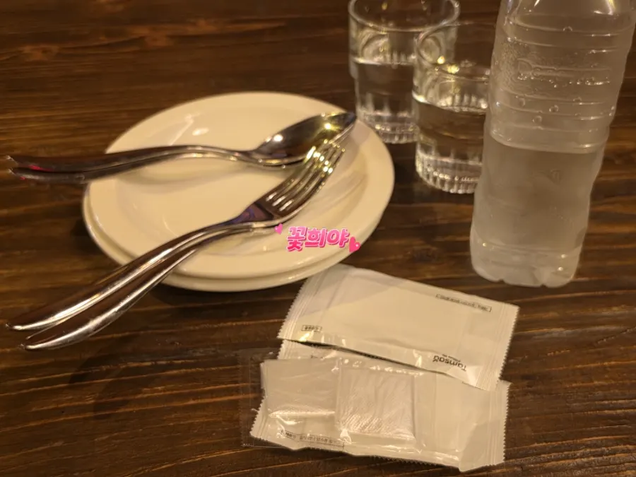 Table setting at Dixie's