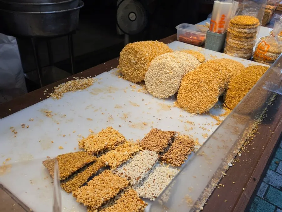 Round puffed-rice-shaped oranda on display