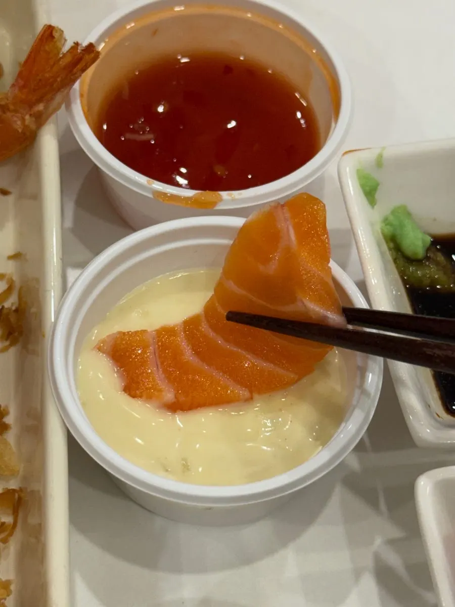 Flatfish and salmon sashimi takeaway